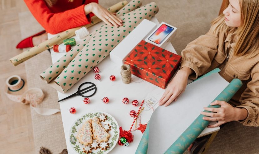 Comment bien emballer un cadeau : astuces et conseils