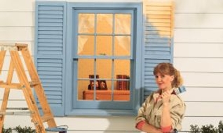 Peindre des volets en bois : méthode simple et erreurs à éviter