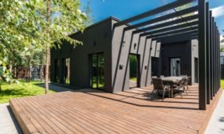Terrasse en pierre : comment la nettoyer efficacement ?