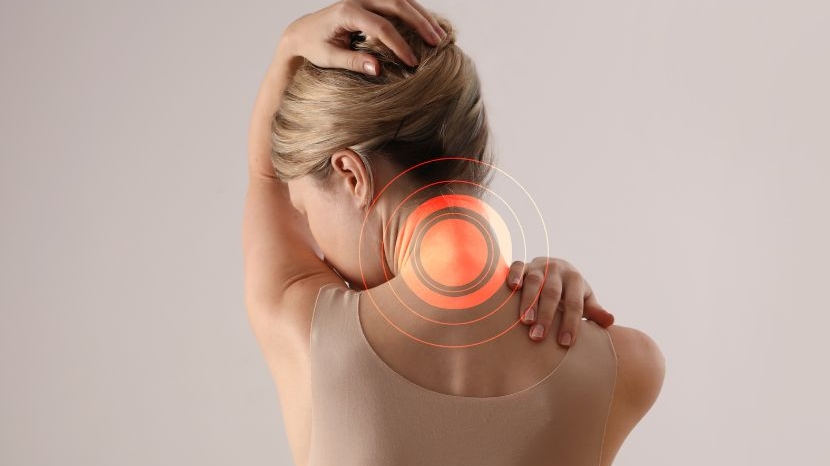 Douleur cervicale et épaule : causes, symptômes et solutions pour retrouver le confort