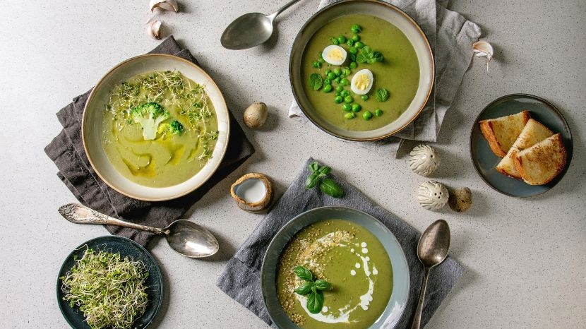 Comment réaliser une soupe moulinée de légumes verts ?