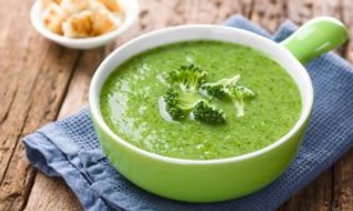 Comment réaliser une soupe moulinée de légumes verts ?