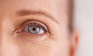 Spicules et rides : révolution anti-âge ou simple effet de mode ?